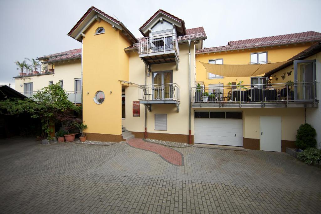 Kleines Landhaus Wendel Hotell Kapellen-Drusweiler Exteriör bild
