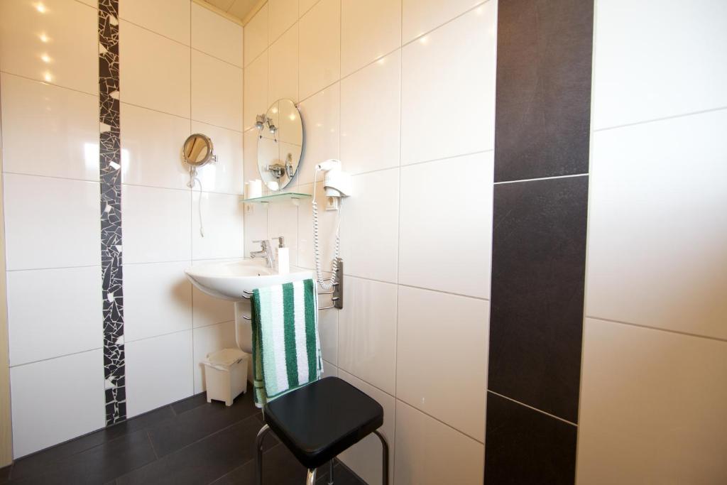 Kleines Landhaus Wendel Hotell Kapellen-Drusweiler Exteriör bild