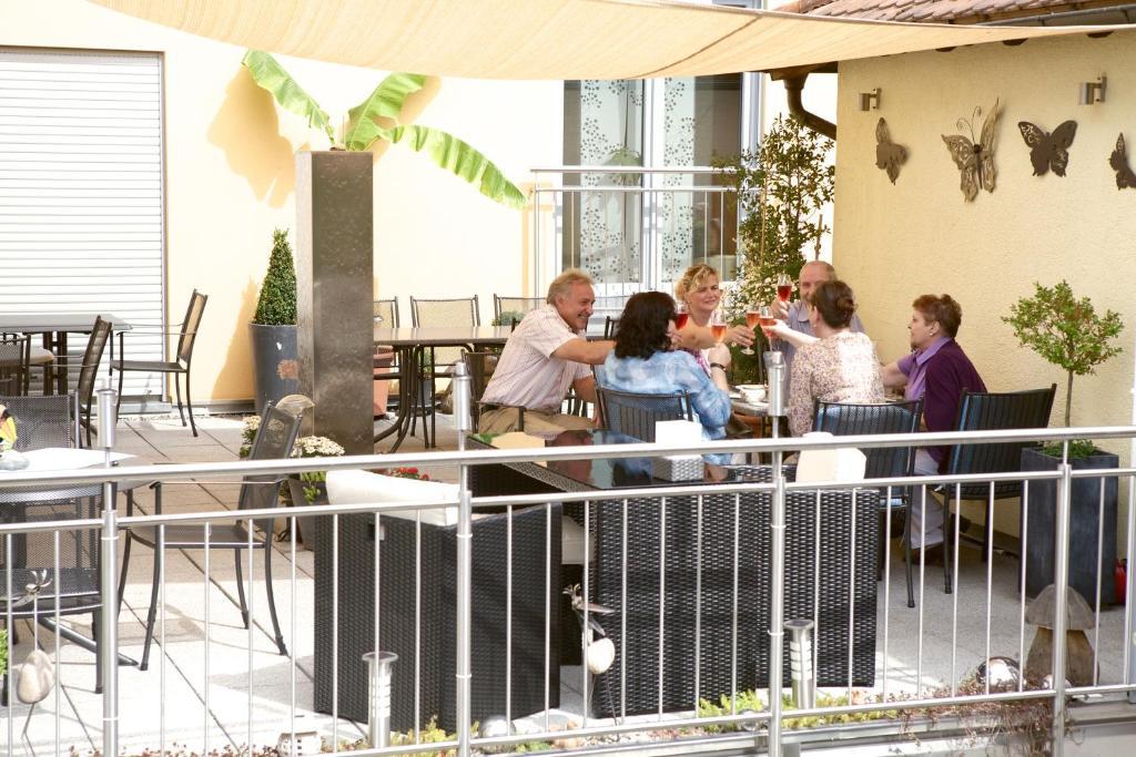 Kleines Landhaus Wendel Hotell Kapellen-Drusweiler Exteriör bild