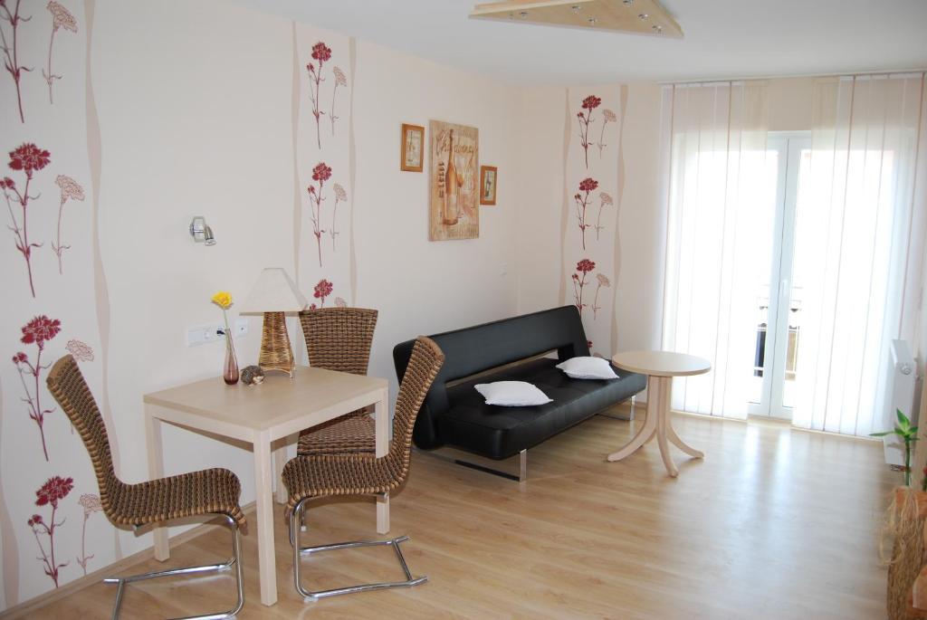 Kleines Landhaus Wendel Hotell Kapellen-Drusweiler Exteriör bild