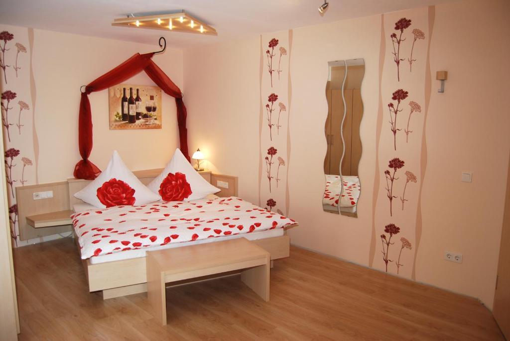 Kleines Landhaus Wendel Hotell Kapellen-Drusweiler Exteriör bild