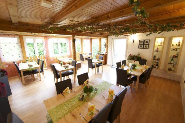Kleines Landhaus Wendel Hotell Kapellen-Drusweiler Exteriör bild